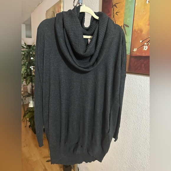 Victoria’s Secret oversized cowl/turtleneck sweater size XS/TP - Picture 4 of 10